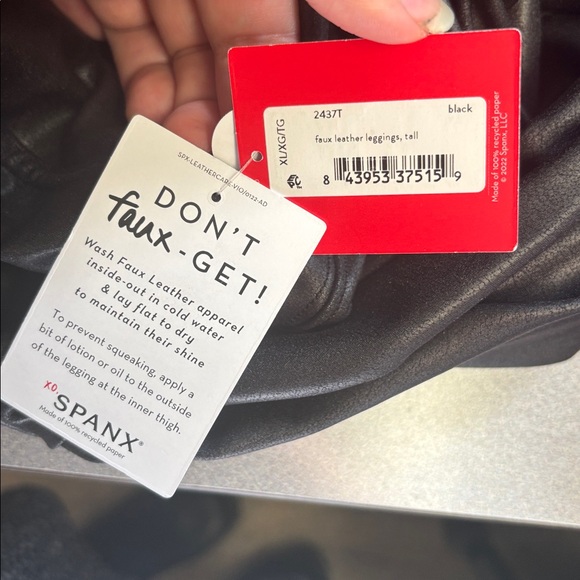 SPANX Shiny Black Leggings - Picture 6 of 7